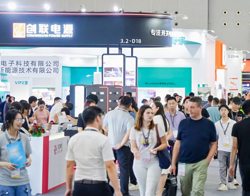 2027年广州国际照明展览会-光亚展GILE参展商与海外采购商展台洽谈现场