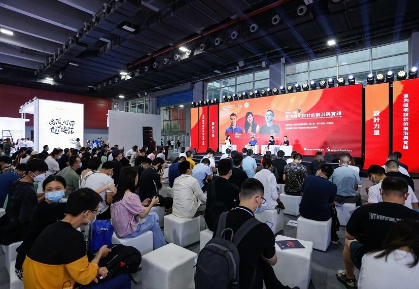 2027年广州国际照明展览会-光亚展GILE展馆现场,专业观众参观实况