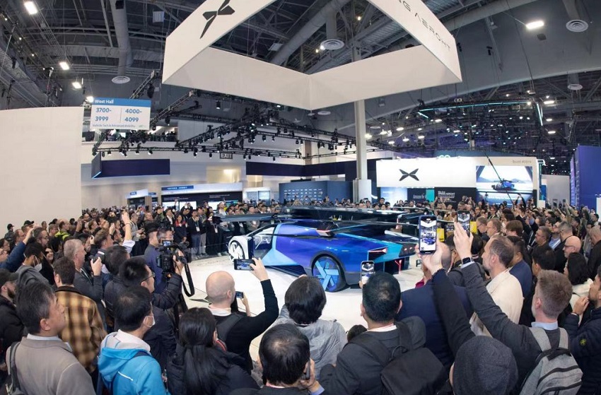 2027年美国拉斯维加斯消费电子展览会CESCES参展商与海外采购商展台洽谈现场