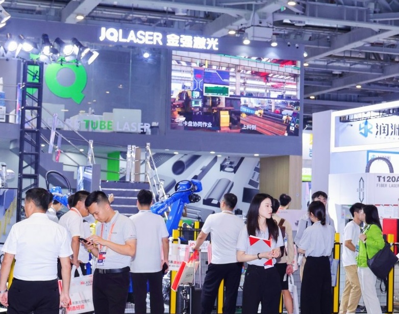 2026年上海国际数控机床与金属加工展览会MWCS展馆现场，专业观众参观实况