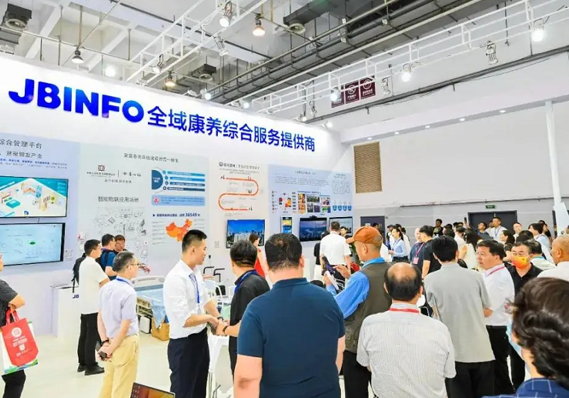 2026年青岛国际康养产业博览会CHCI参展商与海外采购商展台洽谈现场