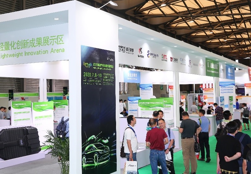 2027年上海国际汽车内饰与外饰展览会CIAIE参展商与海外采购商展台洽谈现场