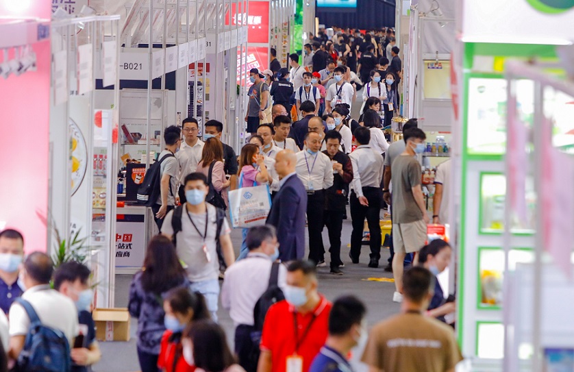 2027年世界食品(深圳)博览会Anuga Select China参展商与海外采购商展台洽谈现场