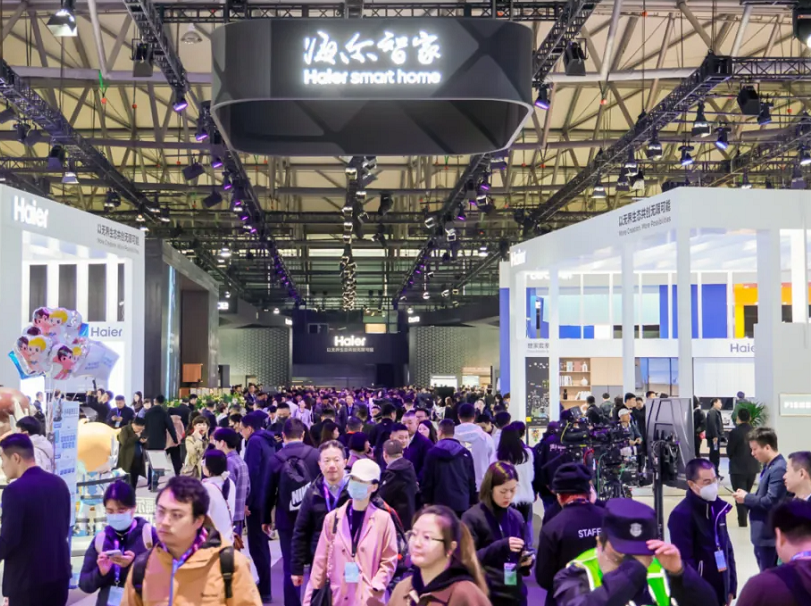 2027年中国（上海）家电及消费电子博览会AWEAWE参展商与海外采购商展台洽谈现场