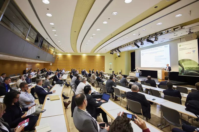 2026年德国慕尼黑电子及电子元器件展览会Electronica展馆现场,专业观众参观实况