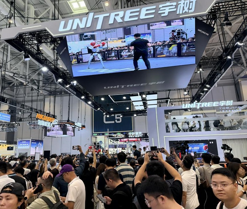 2027年北京世界机器人大会WRCWorld Robot Conference参展商与海外采购商展台洽谈现场