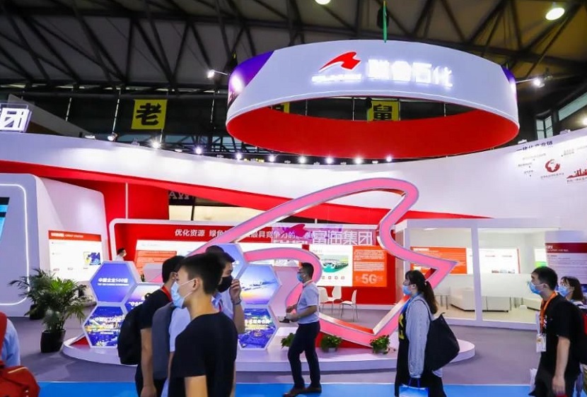 2027年上海国际蒸发及结晶技术设备展览会CECF展馆现场，专业观众参观实况