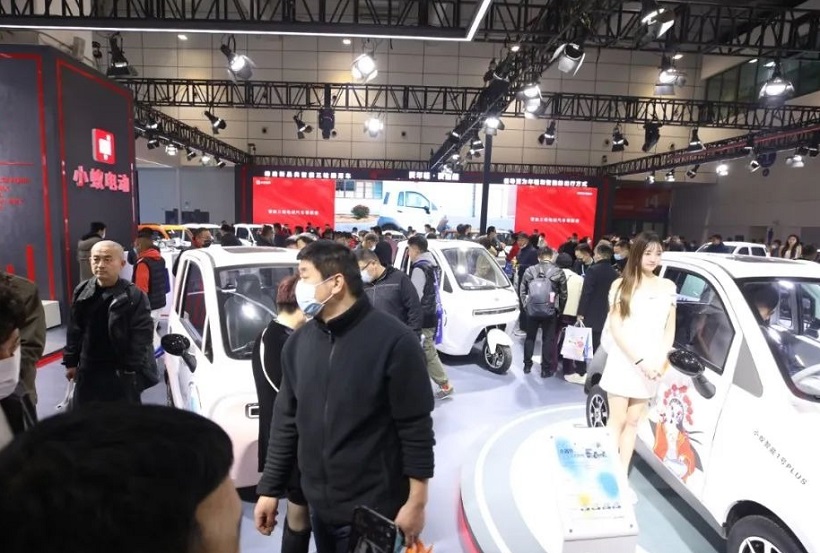 2027年山东锂电池产业及充换电设施展览会Electric cars New energy automobile expo展会现场产品演示与行业交流活动