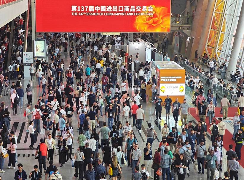 2026年秋季广交会一期Canton Fair参展商与海外采购商展台洽谈现场