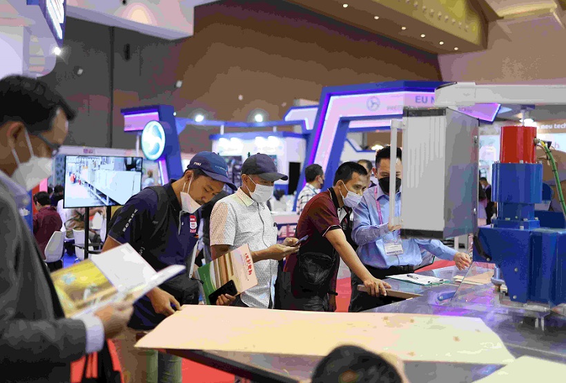 2026年印尼家具配件、木工机械展览会interzum jakarta展馆现场,专业观众参观实况