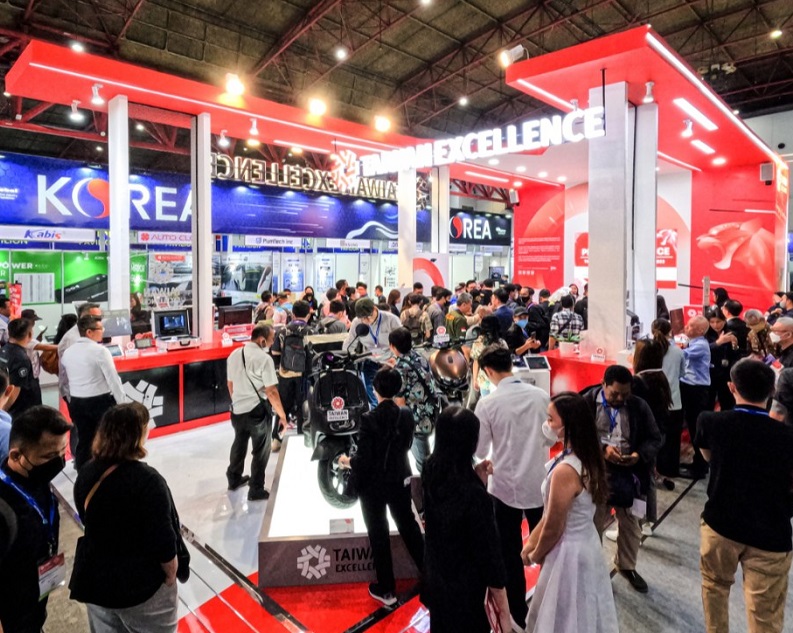 2026年法兰克福印尼汽配展览会Automechanika Jakarta参展商与海外采购商展台洽谈现场