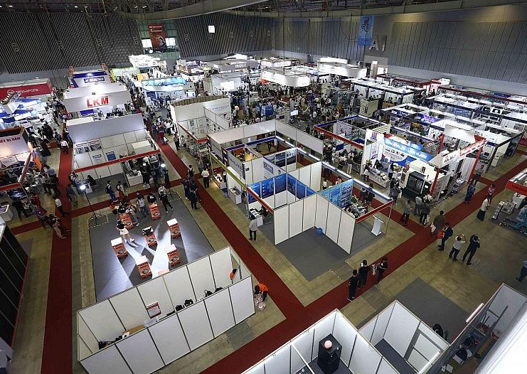2026年越南河内集成电路及半导体展览会SEMICON VIETNAM参展商与海外采购商展台洽谈现场