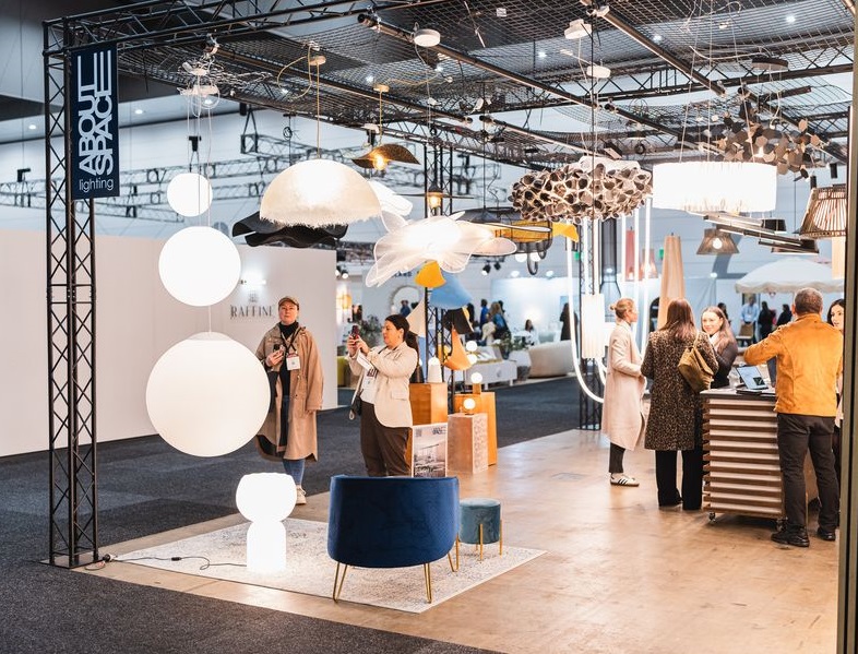 2026年加拿大温哥华家居艺术设计用品展IDSInterior Design Show参展商与海外采购商展台洽谈现场