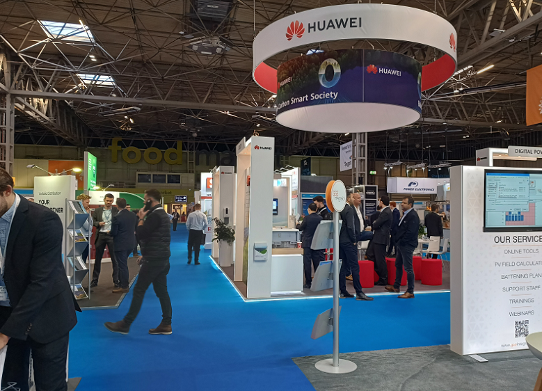 2027年英国伯明翰太阳能光伏展-英国储能展Solar Storage Live展馆现场,专业观众参观实况