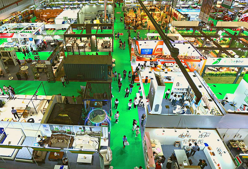 2026年越南（东盟）国际木工家具及家居用品博览会VIFA ASEAN参展商与海外采购商展台洽谈现场