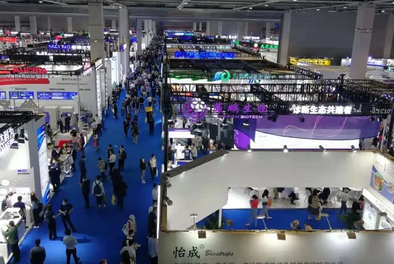 2026年北京国际生物医药产业博览会BIOME参展商与海外采购商展台洽谈现场