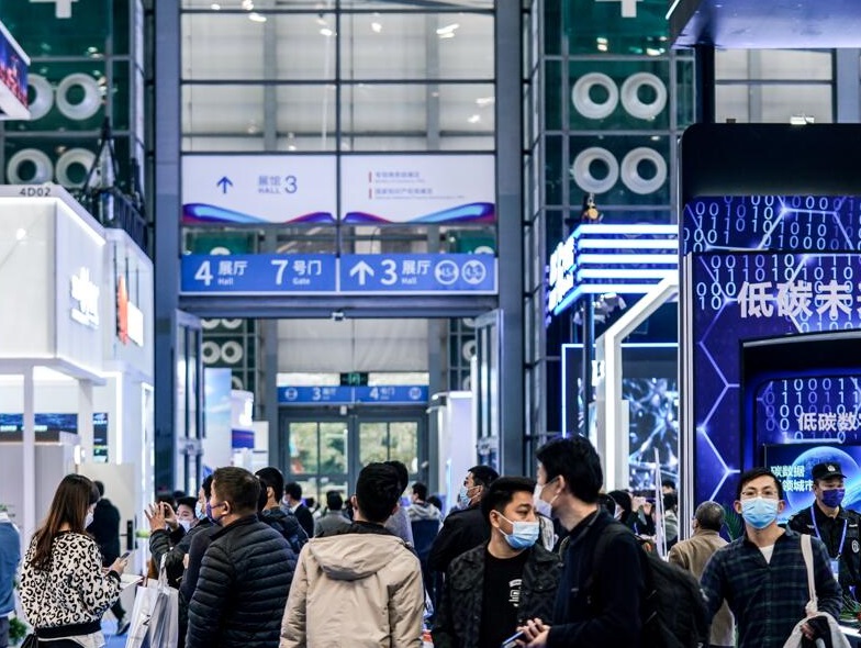 2026年深圳高交会半导体与集成电路展CHTF参展商与海外采购商展台洽谈现场
