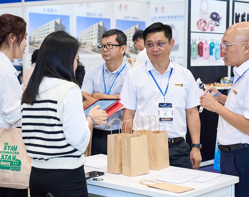 2026年越南胡志明电力及能源展览会Electric & Power参展商与海外采购商展台洽谈现场