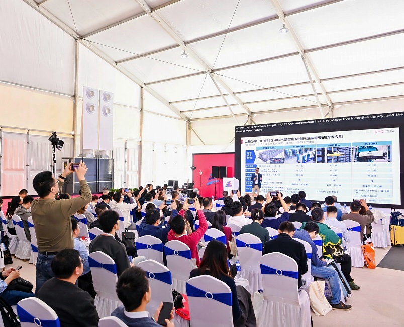 2026年上海CeMAT国际物流技术及运输系统展览会CeMAT ASIA参展商与海外采购商展台洽谈现场