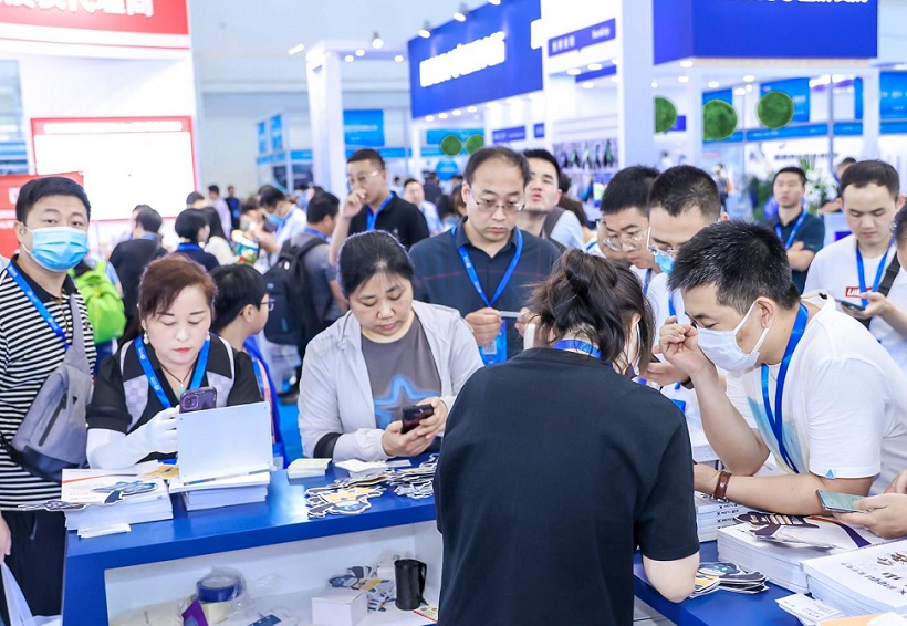 2026年武汉国际连接器线缆线束及加工设备展览会WCIE CHINA参展商与海外采购商展台洽谈现场