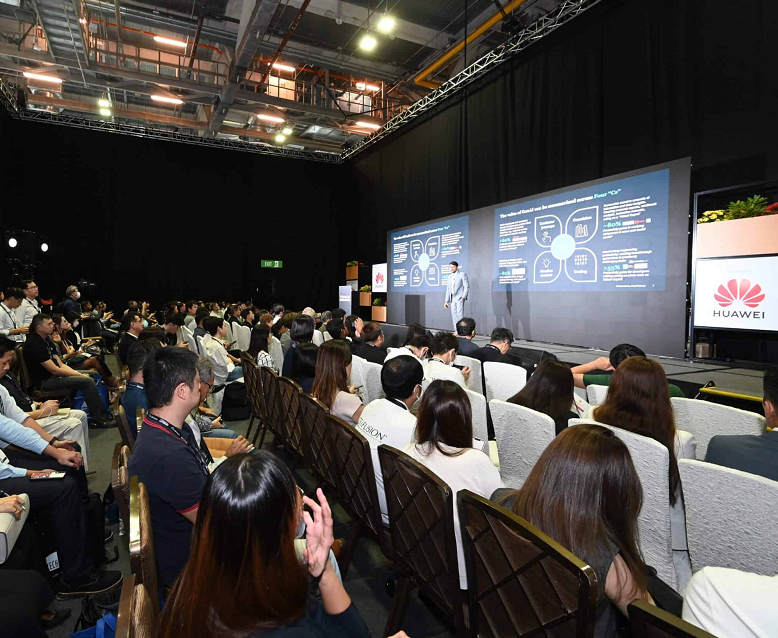 2026年新加坡亚洲科技展Tech Week Singapore参展商与海外采购商展台洽谈现场