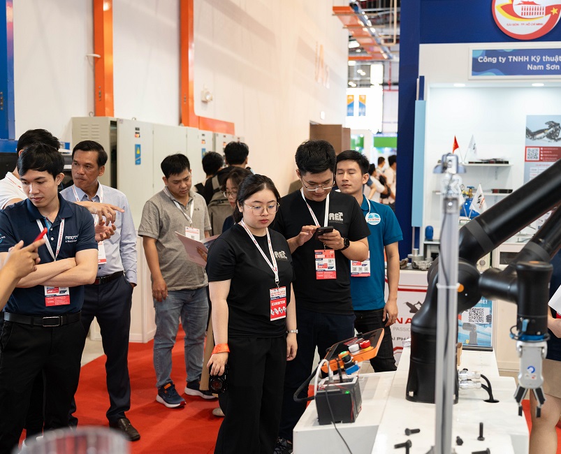 2026年越南世界自动化展览会AWAutomation World Vietnam展馆现场，专业观众参观实况