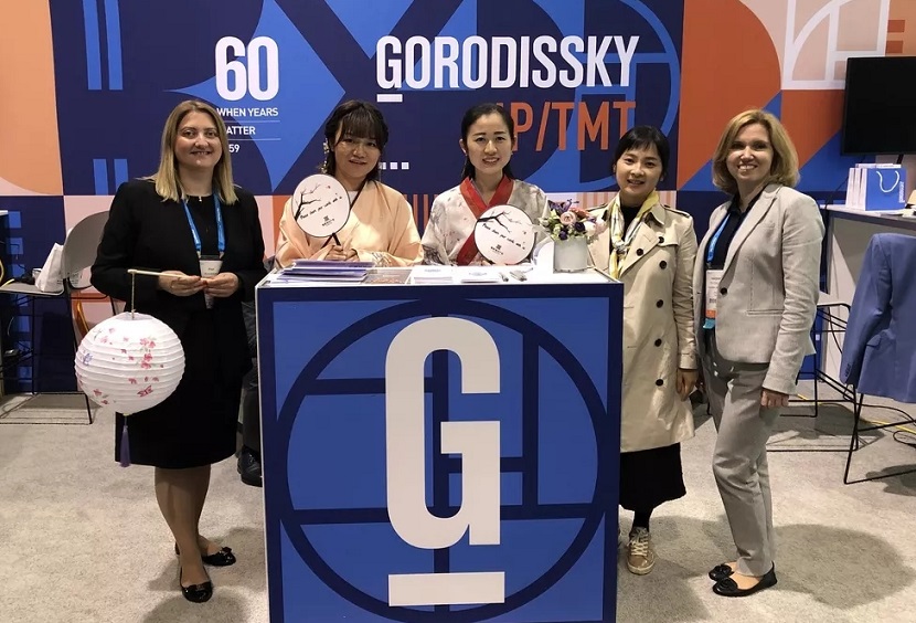 2026年美国凤凰城世界知识产权大会INTAInternational Trademark Association参展商与海外采购商展台洽谈现场