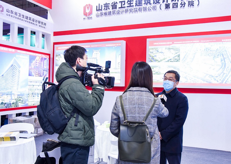 2026年新疆医疗博览会-西北地区医院建设大会Xinjiang Medical Exhibition参展商与海外采购商展台洽谈现场
