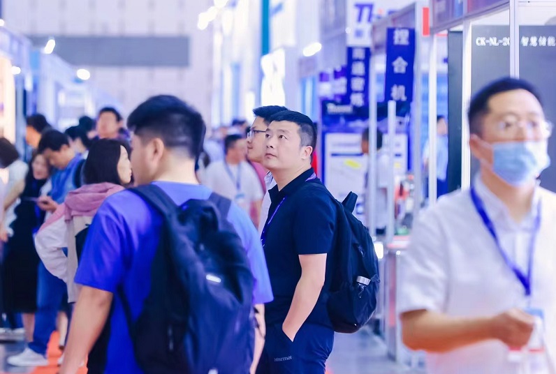 2026年中国（江苏）国际储能大会暨智慧储能技术展CESC展馆现场，专业观众参观实况