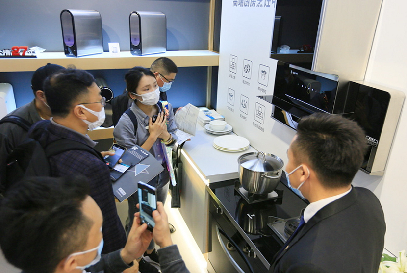 2026年上海国际智家生活博览会KIB展馆现场,专业观众参观实况
