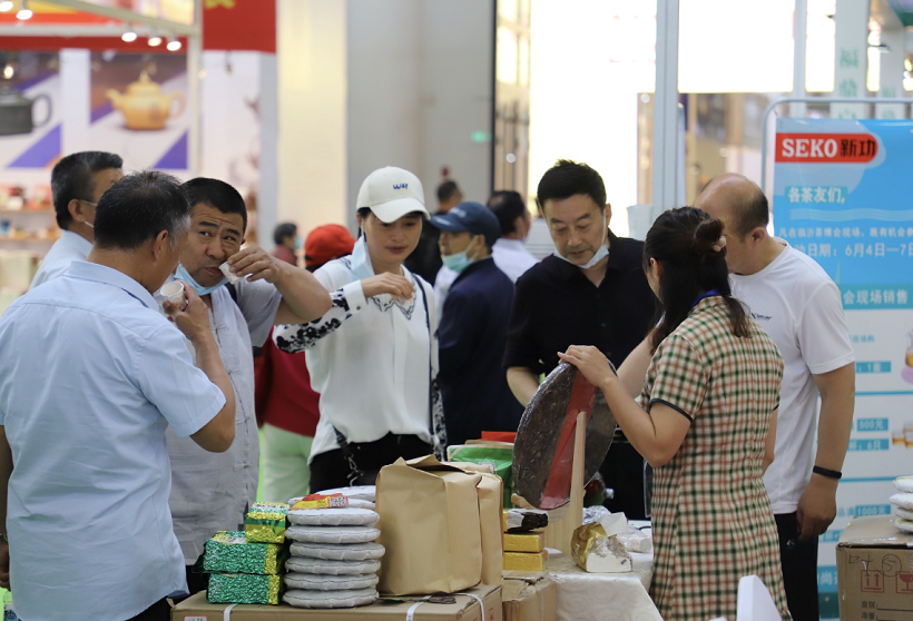 2026年临沂国际茶产业展-临沂茶博会Linyi Tea Expo参展商与海外采购商展台洽谈现场