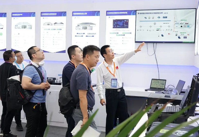 2026年深圳国防信息化装备与技术博览会-深圳军博会CMTE参展商与海外采购商展台洽谈现场