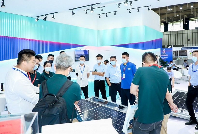 2026年上海洁净技术与设备展览会SCTE参展商与海外采购商展台洽谈现场