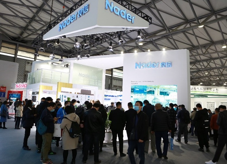 2026年上海国际储能技术展ES Shanghai展馆现场，专业观众参观实况