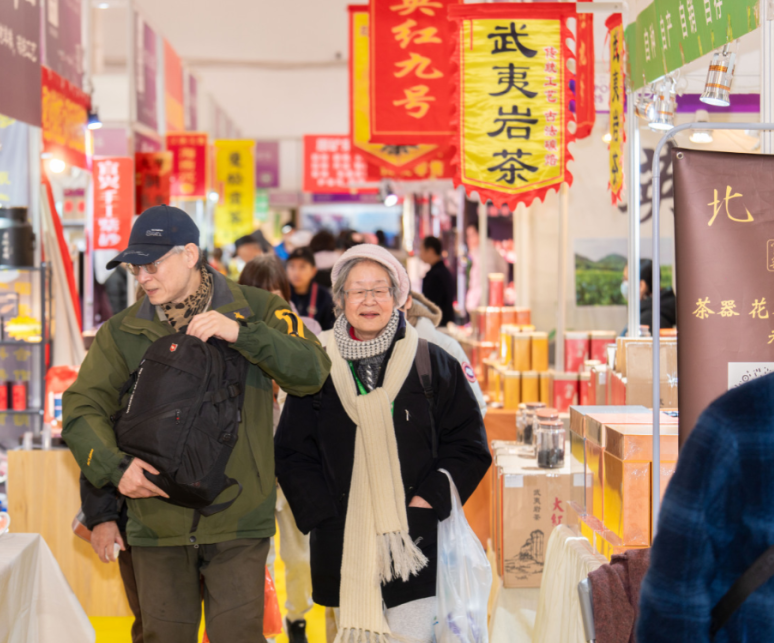 2026年上海茶博会-上海国际茶业交易博览会SITTE参展商与海外采购商展台洽谈现场
