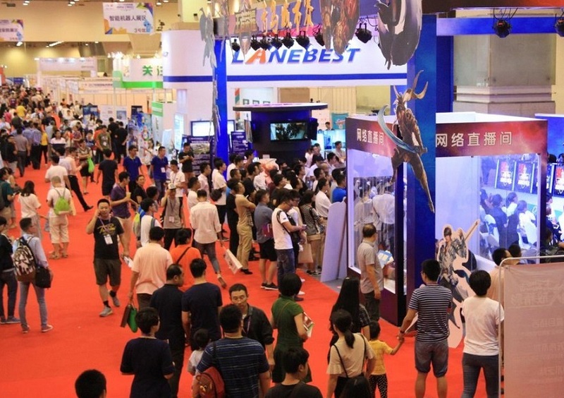 2026年中国(青岛)国际消费电子博览会CICE展馆现场,专业观众参观实况