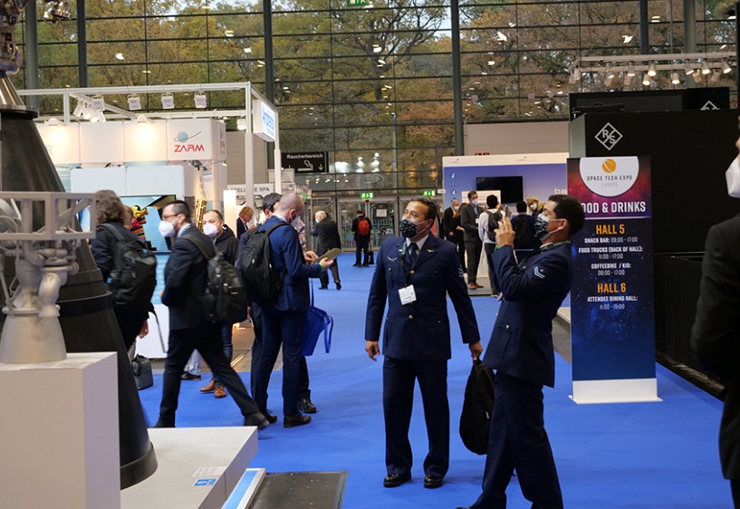 2026年德国不莱梅太空技术展览会Space Tech Expo Europe展馆现场，专业观众参观实况