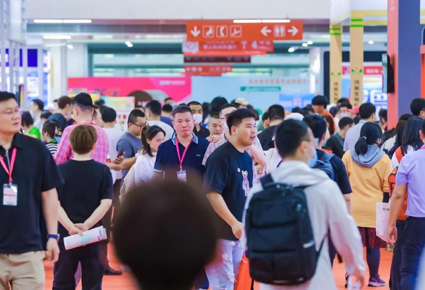2026年北京餐饮食材预制菜产业博览会BCFEBCFE展馆现场，专业观众参观实况