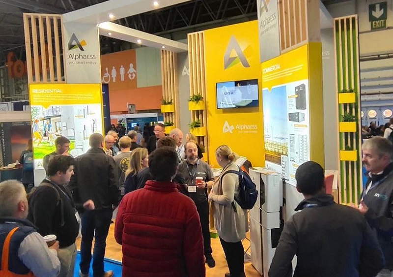 2027年英国伯明翰太阳能光伏展-英国储能展Solar Storage Live展馆内部展台环境实拍