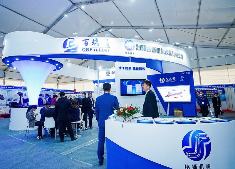 2026年榆林国际煤炭博览会-榆林煤博会CYCE参展商与海外采购商展台洽谈现场