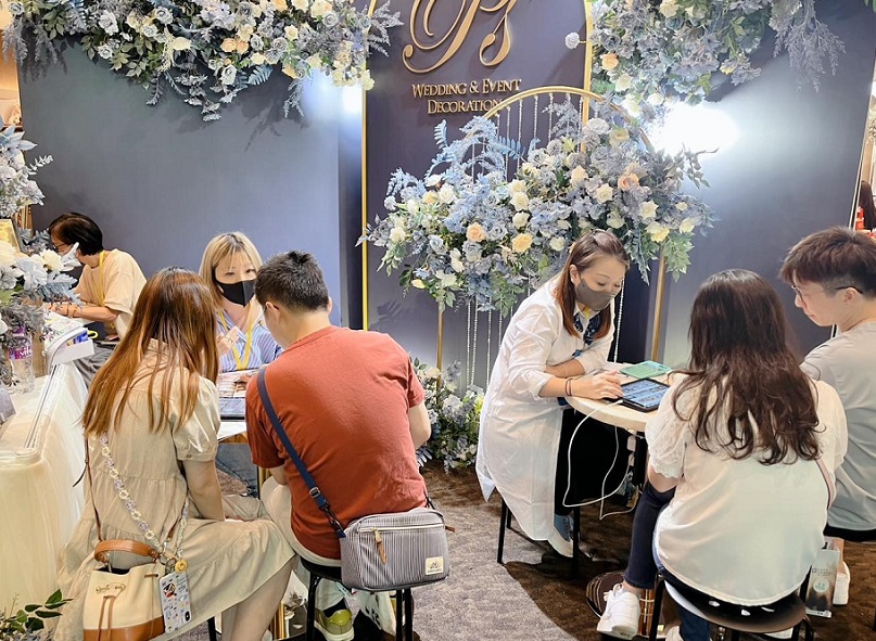 2026年香港婚纱展暨海外婚礼博览Hong Kong Wedding Fair参展商与海外采购商展台洽谈现场