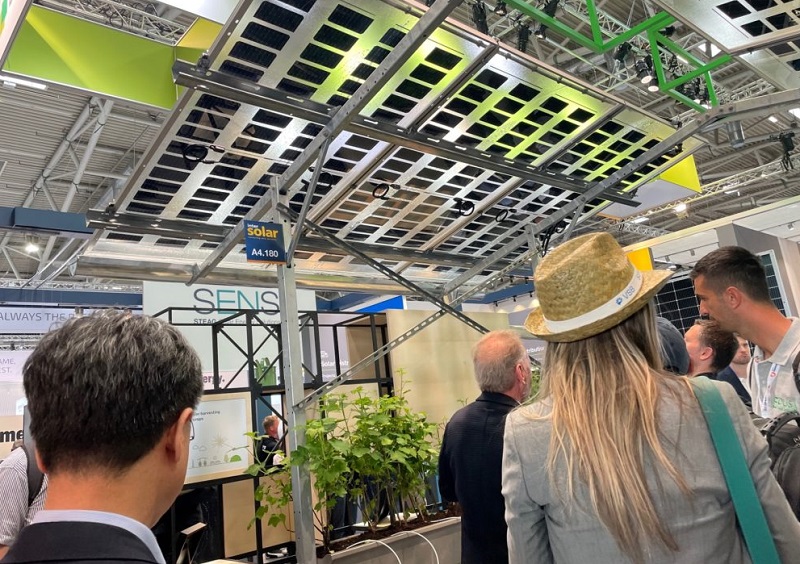 2026年德国杜塞尔多夫太阳能展览会Solar Solutions Dusseldorf展馆现场,专业观众参观实况