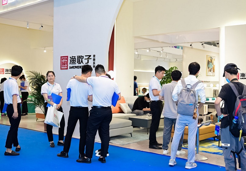 2026年苏州家具展览会FURNITURE SUZHOU参展商与海外采购商展台洽谈现场