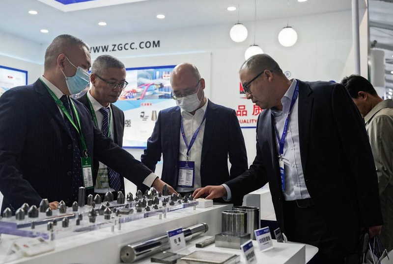 2026年榆林国际煤炭博览会-榆林煤博会CYCE展馆现场，专业观众参观实况