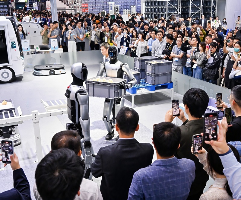 2026年上海CeMAT国际物流技术及运输系统展览会CeMAT ASIA展馆现场,专业观众参观实况
