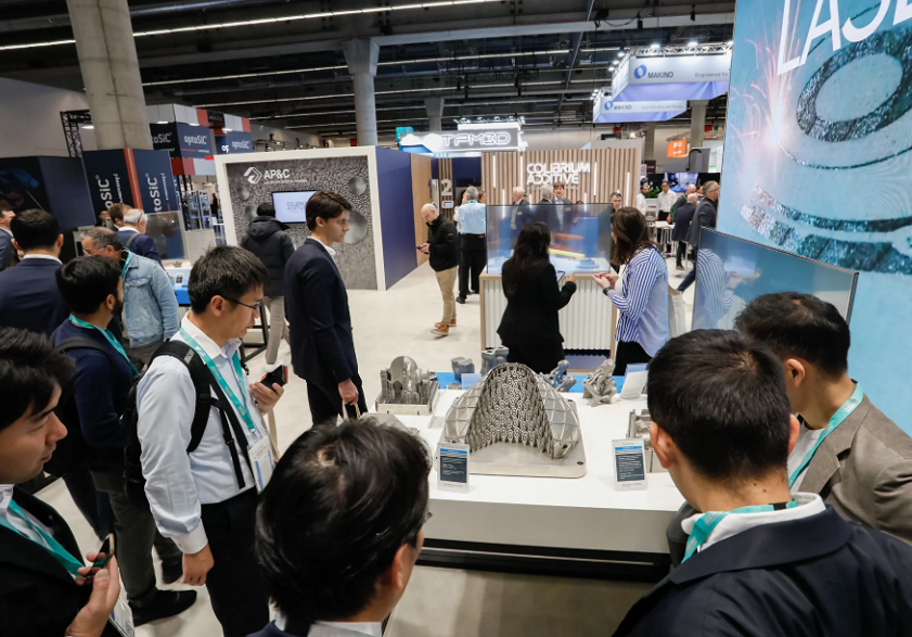 2026年德国法兰克福精密成型及3D打印制造展览会Formnext参展商与海外采购商展台洽谈现场