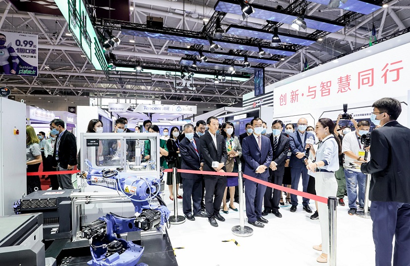 2026年深圳3D打印智能装备展览会DME参展商与海外采购商展台洽谈现场