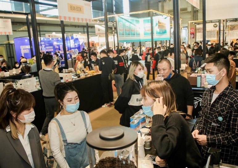 2026年厦门国际咖啡产业展览会XMCF参展商与海外采购商展台洽谈现场
