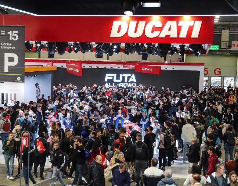 2026年意大利米兰摩托车及自行车展EICMA 展馆现场,专业观众参观实况