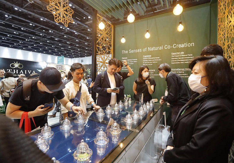 2026年泰国曼谷大麻展-亚洲国际大麻论坛AIHEFAsia International Hemp Expo & Forum参展商与海外采购商展台洽谈现场